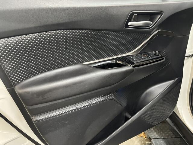 Toyota C-HR 1.8 Hybrid Bi-Tone Blis & Leer & Stoel en Stuurverw. Adaptieve cruise & inparkeerhulp.