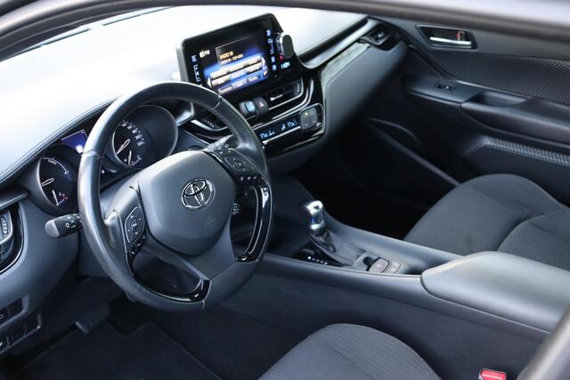Toyota C-HR 1.8 Hybrid Active, Trekhaak, Airco, Cruise control Navigatie, Parkeercamera, Stuurwielbediening.