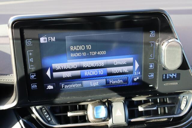 Toyota C-HR 1.8 Hybrid Active, Trekhaak, Airco, Cruise control Navigatie, Parkeercamera, Stuurwielbediening.