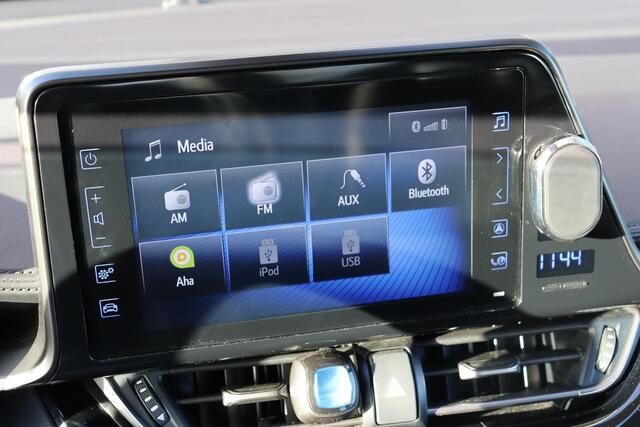 Toyota C-HR 1.8 Hybrid Active, Trekhaak, Airco, Cruise control Navigatie, Parkeercamera, Stuurwielbediening.