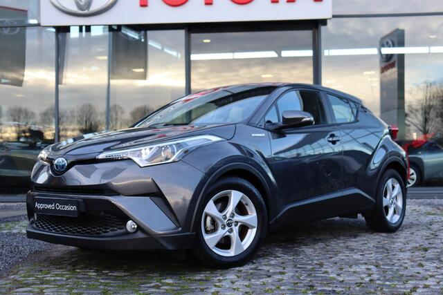 Toyota C-HR 1.8 Hybrid Active, Trekhaak, Airco, Cruise control Navigatie, Parkeercamera, Stuurwielbediening.