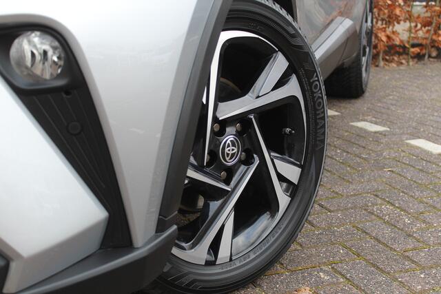 Toyota C-HR 2.0 Hybrid 184 Dynamic | Rijklaar | Trekhaak | Blind Spot | Keyless | LED | Sensoren v+a | Camera | 18" | Adap. cruise