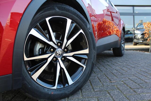 Toyota C-HR 1.8 Hybrid 140 First Edition Bi-Tone | Rijklaar | Apple/Android | Navi | Stoel-/Stuurverwarming | Dodehoekdetectie | Camera | Keyless | LED