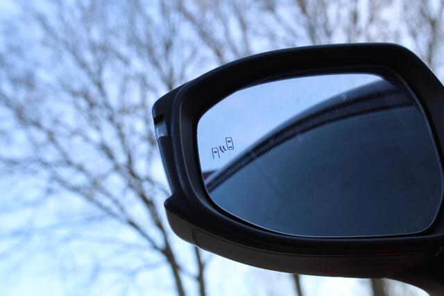 Toyota C-HR 1.8 Hybrid 140 First Edition Bi-Tone | Rijklaar | Apple/Android | Navi | Stoel-/Stuurverwarming | Dodehoekdetectie | Camera | Keyless | LED