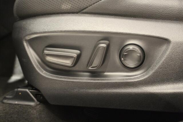 Toyota C-HR 1.8 Hybrid Style Luxury | Rijklaar | Stoelverwarming | JBL | Climate control | Apple/ Android | Dodehoekdetectie |