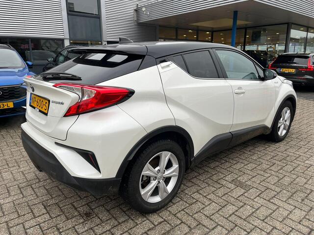 Toyota C-HR 1.8 Hybrid Bi-Tone | Stoelverwarming | Camera | Navi | Zomer & Winter Set | Dealer Onderhouden |
