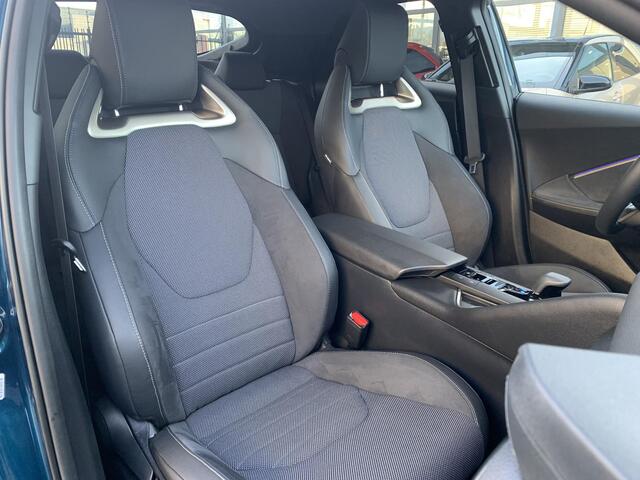 Toyota C-HR 2.0 Plug-in Hybrid 220 Executive