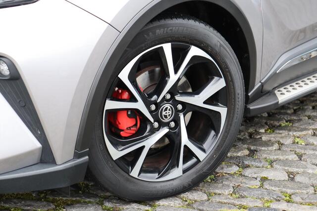 Toyota C-HR 1.8 Hybrid First Edition, Trekhaak, Cruise control , Apple CarPlay / Android Auto, Treeplank, BSM.