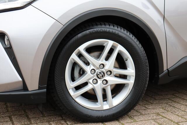 Toyota C-HR 1.8 Hybrid Dynamic, Parkeersensoren, Navi, Apple CarPlay / Android Auto.