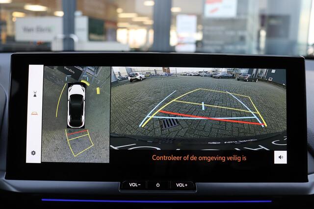 Toyota C-HR 2.0 Plug-in Hybrid 220 Executive , Executive Plus Pack, Nieuw en direct leverbaar met ¤2.000 inruilvoordeel