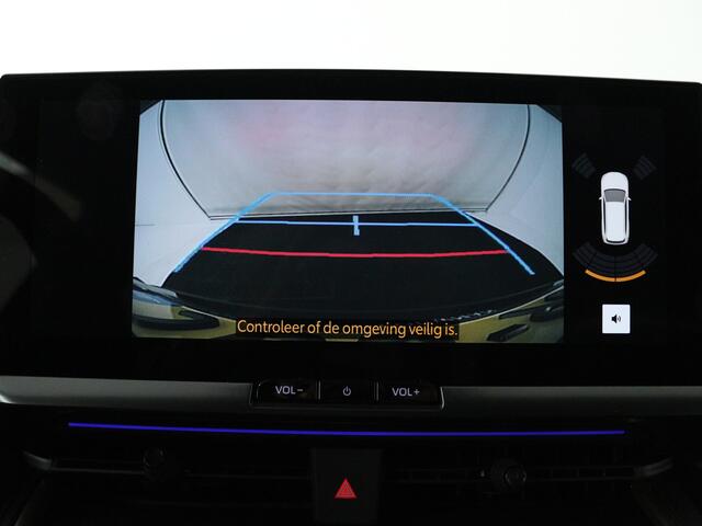 Toyota C-HR 2.0 Plug-in Hybrid 220 Executive *DEMO* | JBL geluidsysteem | Metaallak | Draadloze telefoonlader |