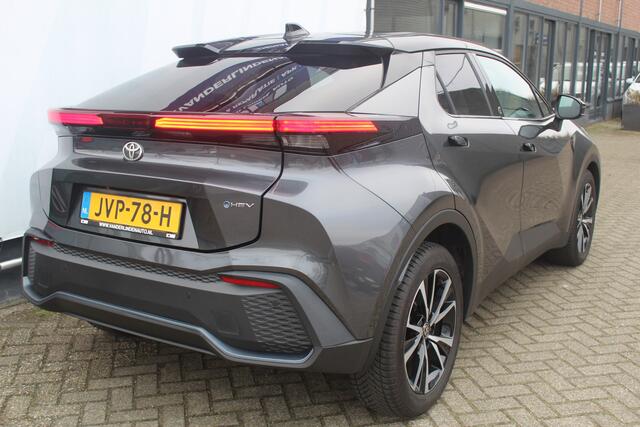 Toyota C-HR 1.8 Hybrid 140 First Edition All weather banden l Stuur + Stoel verwarming l Dodehoek sensor l Navi l Apple/ Android carplay l Adaptief cruise controll Lane Assist
