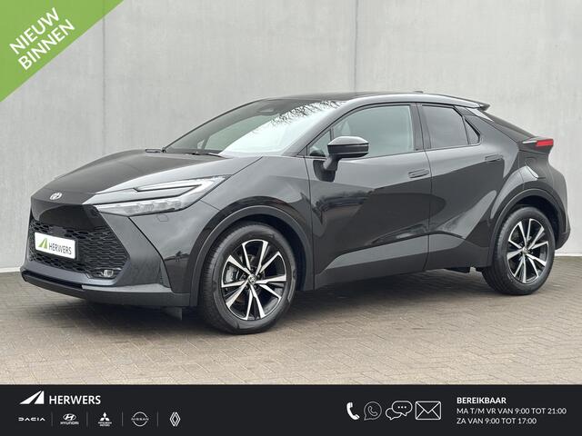 Toyota C-HR 1.8 Hybrid 140 First Edition Automaat / Fabrieksgarantie tot 10 jaar mogelijk * / Stuur-, stoel- en voorruitverwarming / Navigatie / Elektrische Achterklep / Camera / Dual Zone Climate Control / Apple Carplay/Android auto / 18" LM wielen /