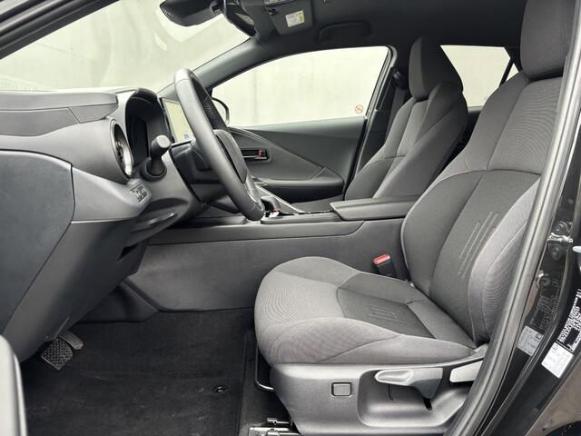 Toyota C-HR 1.8 Hybrid 140 First Edition Automaat / Fabrieksgarantie tot 10 jaar mogelijk * / Stuur-, stoel- en voorruitverwarming / Navigatie / Elektrische Achterklep / Camera / Dual Zone Climate Control / Apple Carplay/Android auto / 18" LM wielen /