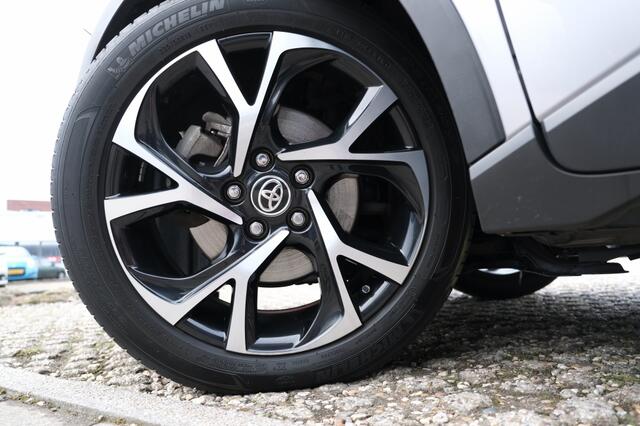 Toyota C-HR 1.8 Hybrid Dynamic Automaat | Parkeersensoren voor en achter | A