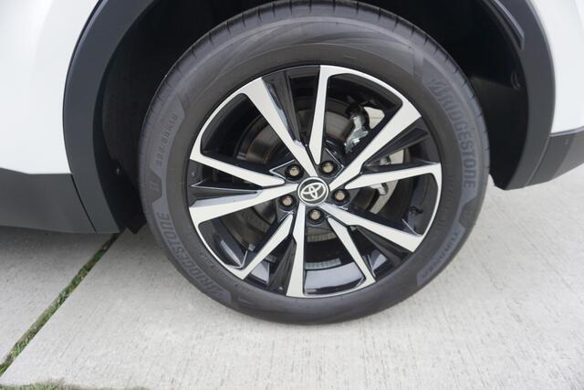 Toyota C-HR 2.0 Plug-in Hybrid 220 Dynamic |Navi|Carplay|PDC V+A|Dodehoek|E.a.klep|Stoel en stuur verw.|Camera|Bi-Tone|