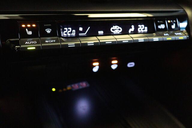 Toyota C-HR 1.8 Hybrid 140 Team Player | TWO-TONE | CAMERA + PDC | VRUIT/STUUR/STOELVERW | ADAP CRUISE | LANE-ASSIST / WARNING |