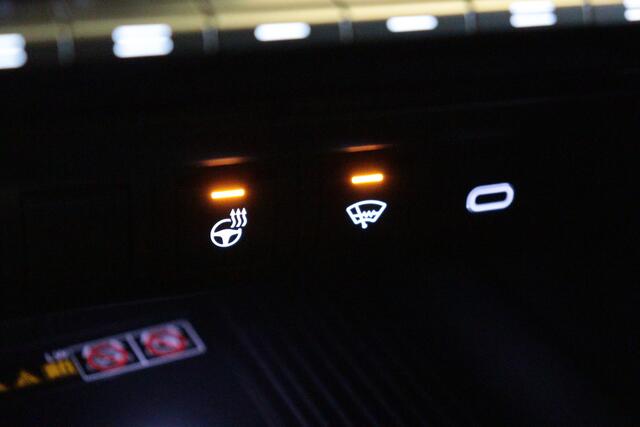 Toyota C-HR 1.8 Hybrid 140 Team Player | TWO-TONE | CAMERA + PDC | VRUIT/STUUR/STOELVERW | ADAP CRUISE | LANE-ASSIST / WARNING |