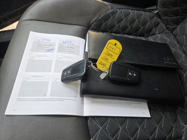 Toyota C-HR 2.0 Hybrid Business Plus | Nieuw Binnen! | Navi | Clima | Stoelverwarming