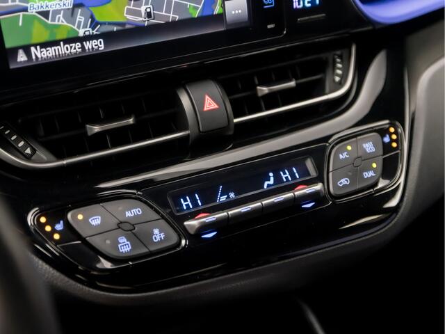 Toyota C-HR 1.8 Hybrid Sport Automaat (NAVIGATIE, CAMERA, JBL AUDIO, ADAPTIVE CRUISE, SPORTSTOELEN, STOELVERWARMING, KEYLESS, PARKEERSENSOREN, ZWART HEMEL, NIEUWSTAAT)