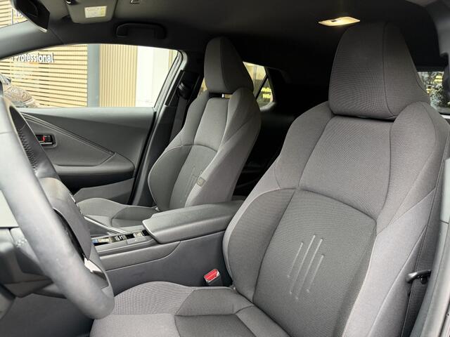 Toyota C-HR 1.8 Hybr 140 First | Stuur/stoel verwarm | Elek. achterklep | PD