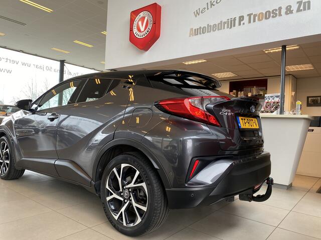 Toyota C-HR 1.8 Hybrid Bi-Tone,Automaat,Navigatie,Achteruitrijcamera,Climate&Cruisecontrol Adaptief,Trekhaak,Spraakbediening,Keyless,Stoelverwarming,V&A Sensoren,DAB,Dealer Onderhouden,18 Inch Lmv