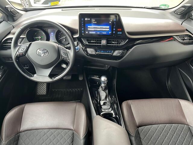 Toyota C-HR 1.8 Hybrid Executive | Leder | JBL | Camera | Trekhaak | Stoel+Stuurwiel verwarming | Climate Control |