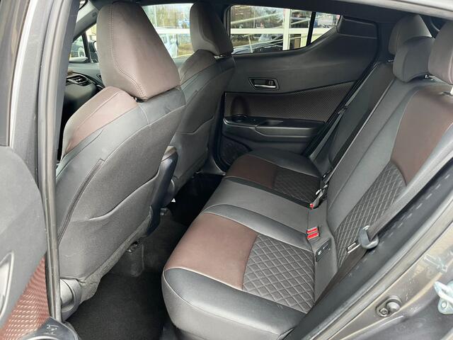 Toyota C-HR 1.8 Hybrid Executive | Leder | JBL | Camera | Trekhaak | Stoel+Stuurwiel verwarming | Climate Control |