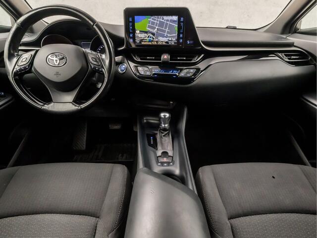 Toyota C-HR 1.8 Hybrid Sport Automaat (NAVIGATIE, CAMERA, TREKHAAK, KEYLESS, SPORTSTOELEN, XENON, ADAPTIVE CRUISE, NIEUWE APK, NIEUWSTAAT)