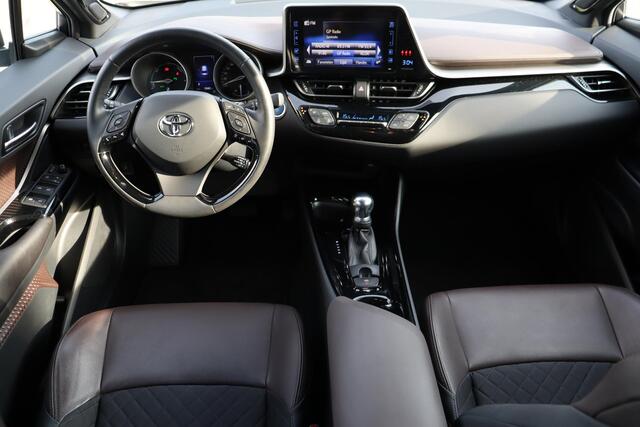 Toyota C-HR 1.8 Hybrid Premium, Trekhaak, BSM, JBL, Stoelverwarming, Stuurverwarming, Parkeersensoren.