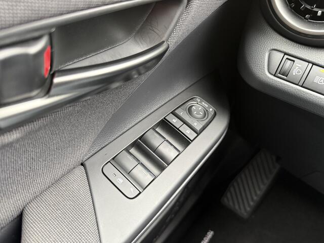 Toyota C-HR 1.8 Hybrid 140 Bi-Tone | Elek. achterklep | Stuur/stoelverwarm.