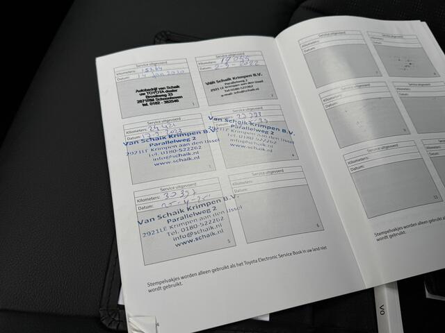 Toyota C-HR 1.8 Hybrid Executive Ultimate | Leder | Blind Spot | Stuur & Stoel verw. | Prijs Rijklaar!!