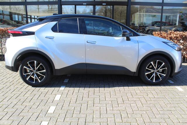 Toyota C-HR 1.8 Hybrid 140 First Edition Bi-Tone | Rijklaar | Apple/Android | Navi | Stoel-/Stuurverwarming | Dodehoekdetectie | Camera | Keyless | LED