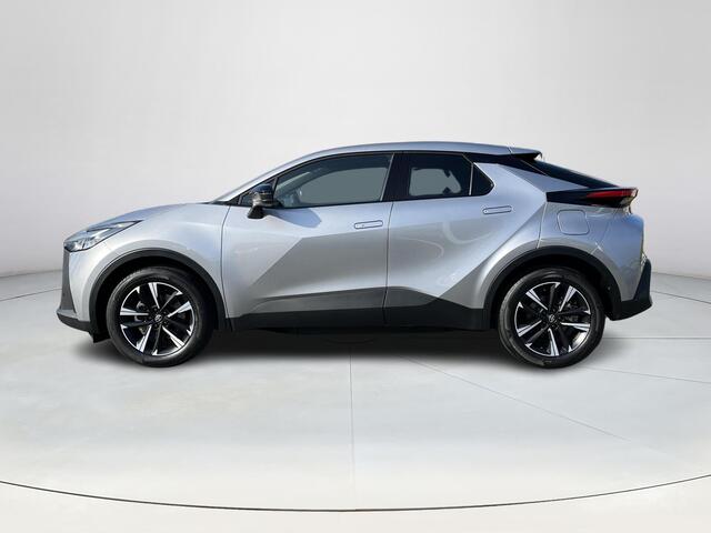 Toyota C-HR 2.0 Plug-in Hybrid 220 Dynamic | Shimmering silver metallic | Nieuw uit voorraad leverbaar |