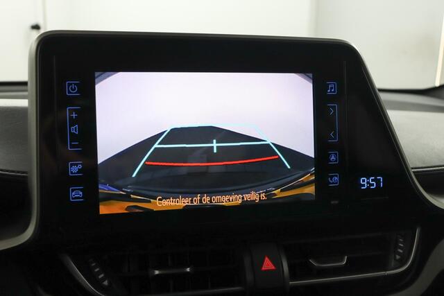 Toyota C-HR 1.8 Hybrid Executive Ultimate | Treekplanken | JBL Audio | Parkeer sensoren | Leer | Navigatie |