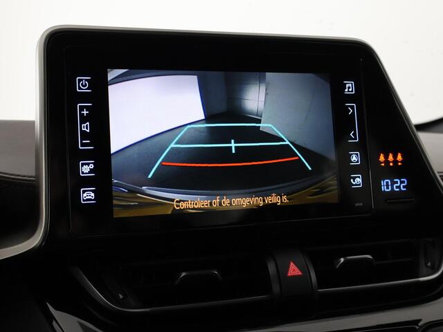 Toyota C-HR 1.2 Executive | Navigatie | Cruise Control | Stoelverwarming | Parkeersensoren Voor en Achter |