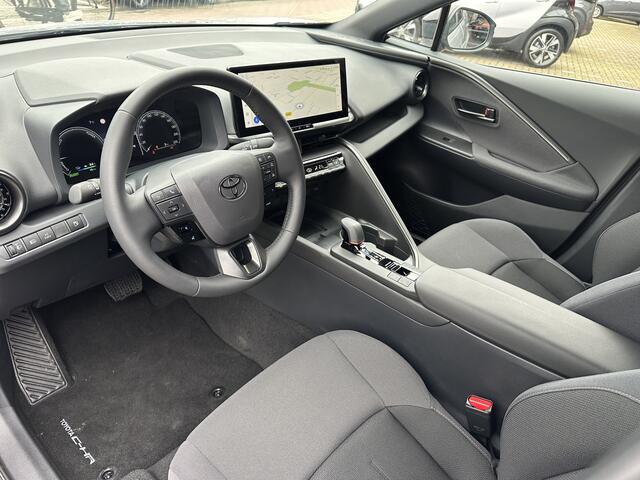 Toyota C-HR 2.0 Plug-in Hybrid 220 Dynamic Toyota navigatie / incl. winterbandenset / Apple Carplay / Android Auto / parkeersensoren voor en achter / adaptive cruise control / stoel- en stuurwielverwarming / parkeercamera / Toyota 10 jaar garantie programma / Toyota