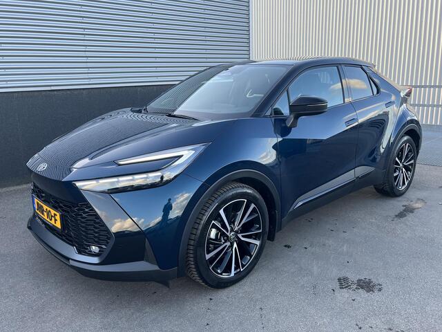 Toyota C-HR 1.8 Hybrid 140 Executive Auto vol luxe met zeer lage KM stand! Dodehoekdetectie, camera, cruise control, stoelverwarming, NL-auto, automaat!