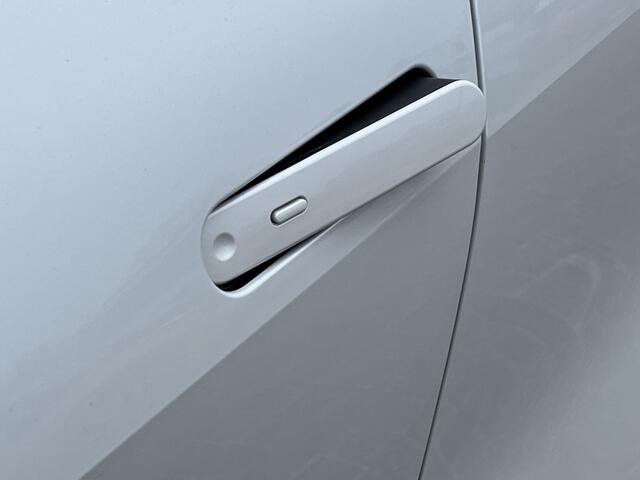 Toyota C-HR 1.8 Hybrid 140 Bi-Tone | Elek. achterklep | Stuur/stoelverwarm.