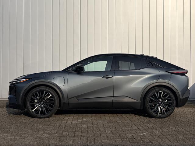 Toyota C-HR Executive AWD 77 kWh Nieuw NL Auto Panorama Bi-Tone 360 Camera Stoel Stuur Verwamd