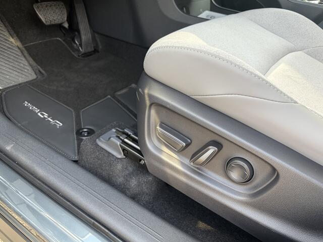 Toyota C-HR Executive AWD 77 kWh Nieuw NL Auto Panorama Bi-Tone 360 Camera Stoel Stuur Verwamd