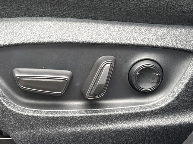 Toyota C-HR 2.0 Plug-in Hybrid 220 Executive **GEHEUGENSTOEL/ DODEHOEK DETEECTIE/ JBL AUDIO**