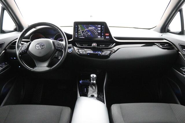Toyota C-HR 1.8 Hybrid Bi-Tone | Stoelverwarming | Trekhaak | Navigatie | Keyless | Parkeersensoren |