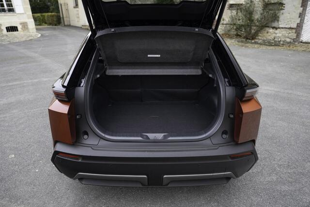 Toyota C-HR Dynamic Limited Edition 57.7 kWh ACTIE! SNEL RIJDEN! Nu ¤2.000,- voordeel! Nu extra scherp geprijsd! 0344-611400