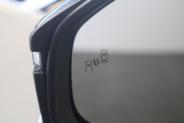 Toyota C-HR 2.0 Plug-in Hybrid 220 Dynamic Limit, Groot scherm