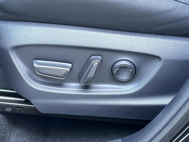 Toyota C-HR 2.0 Plug-in Hybrid 220 Black Edition **NIEUWE AUTO/ DIRECT LEVERBAAR**