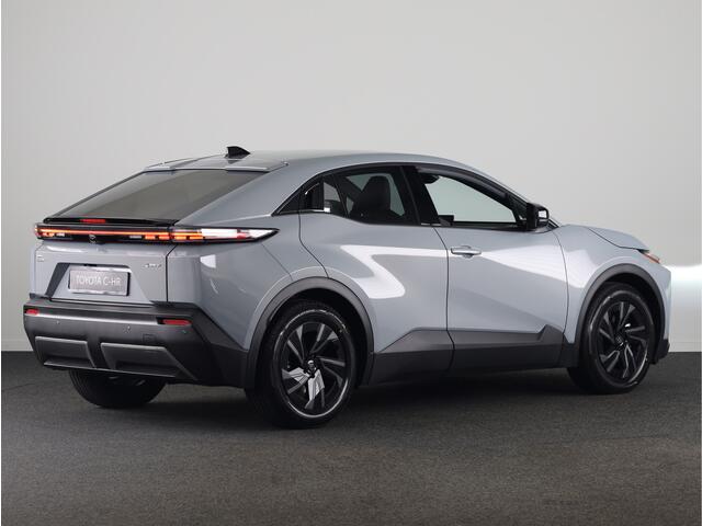 Toyota C-HR First Edition 77 kWh *NIEUW* | Uit voorraad leverbaar! | Metaallak |