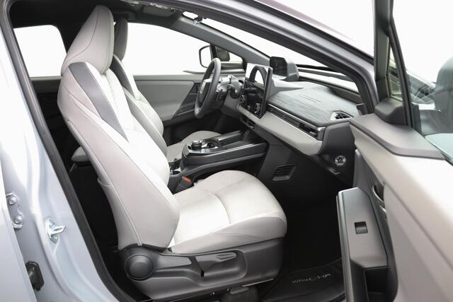 Toyota C-HR Executive AWD 77 kWh | 1500 KG Trekvermogen | Nieuwe Auto Uit Voorraad Leverbaar |