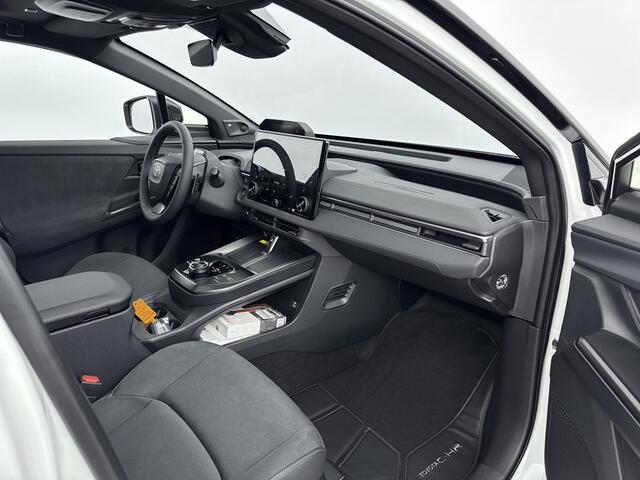 Toyota C-HR Executive AWD 77 kWh | Apple Carplay & Android Auto | Parkeercamera | * | Direct leveren |