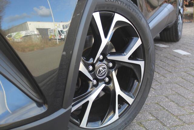 Toyota C-HR 1.8 Hybrid Dynamic | Rijklaar | Trekhaak | NL-auto | Dealer onderh. | Navi | Camera | Stoelverwarming | Keyless